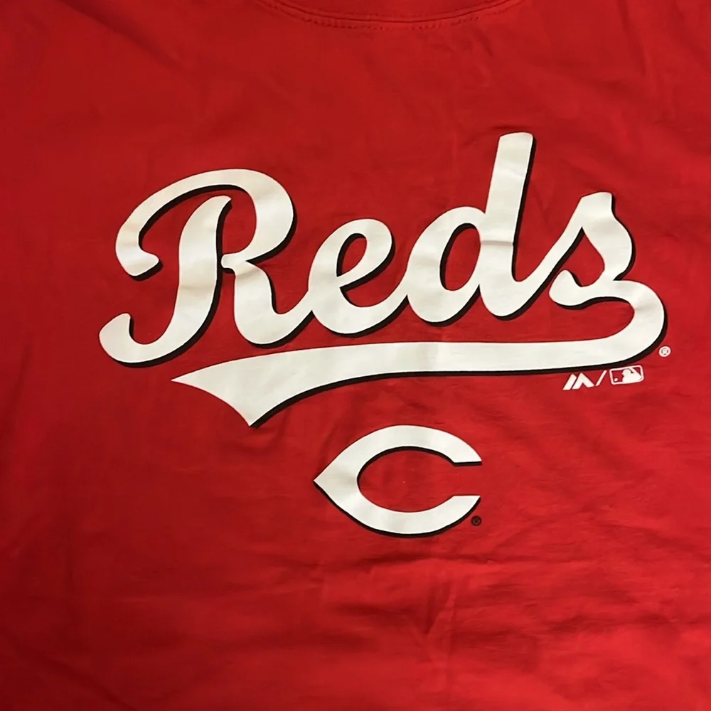 Men’s medium Reds T - Picture 2 of 3